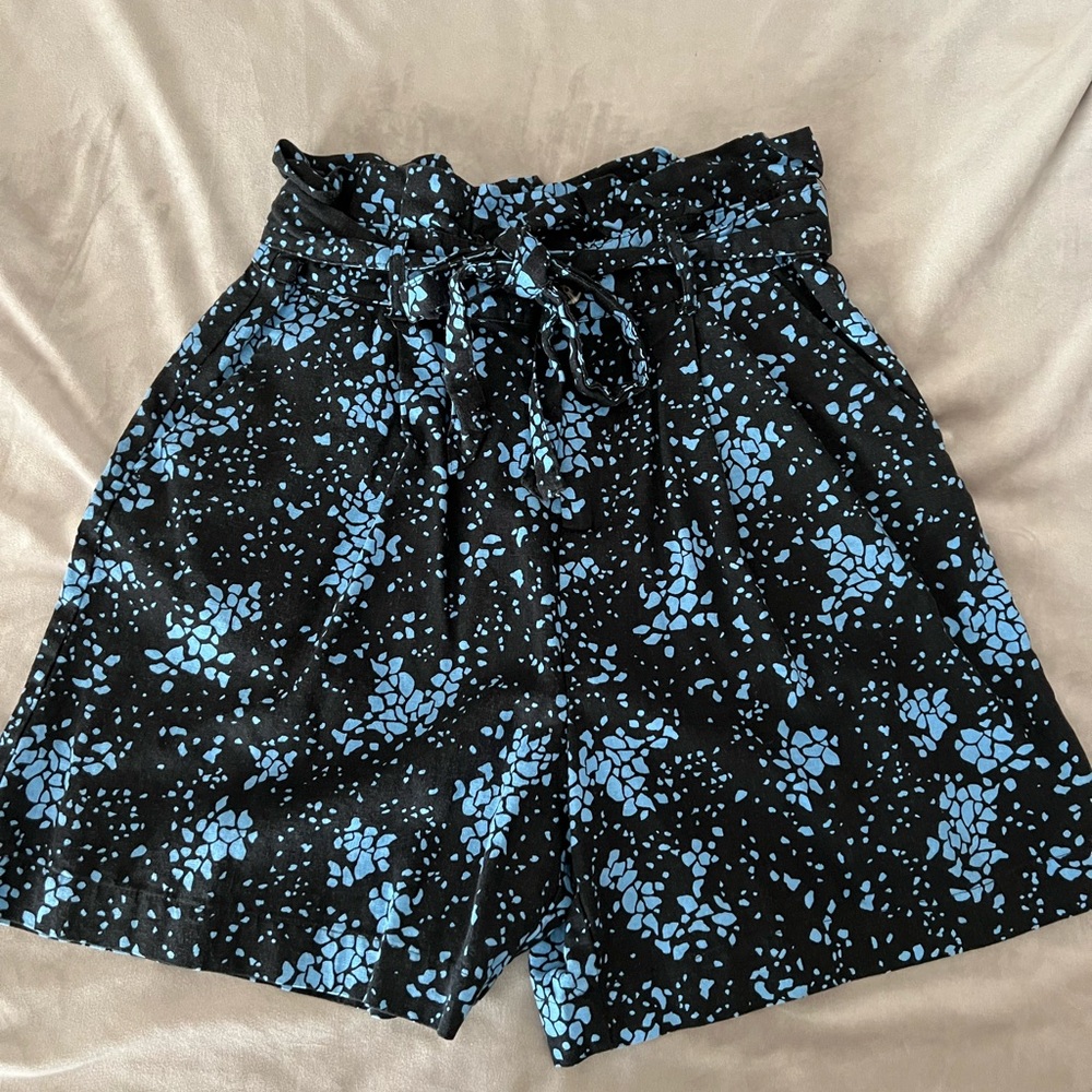 Who What Wear High Waist Black and Blue Patterned Shorts